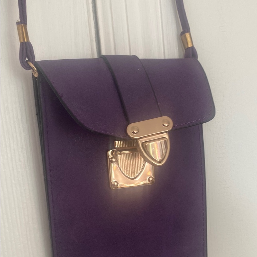 Purple Crossbody Bag with Gold Clasp - Picture 4 of 6